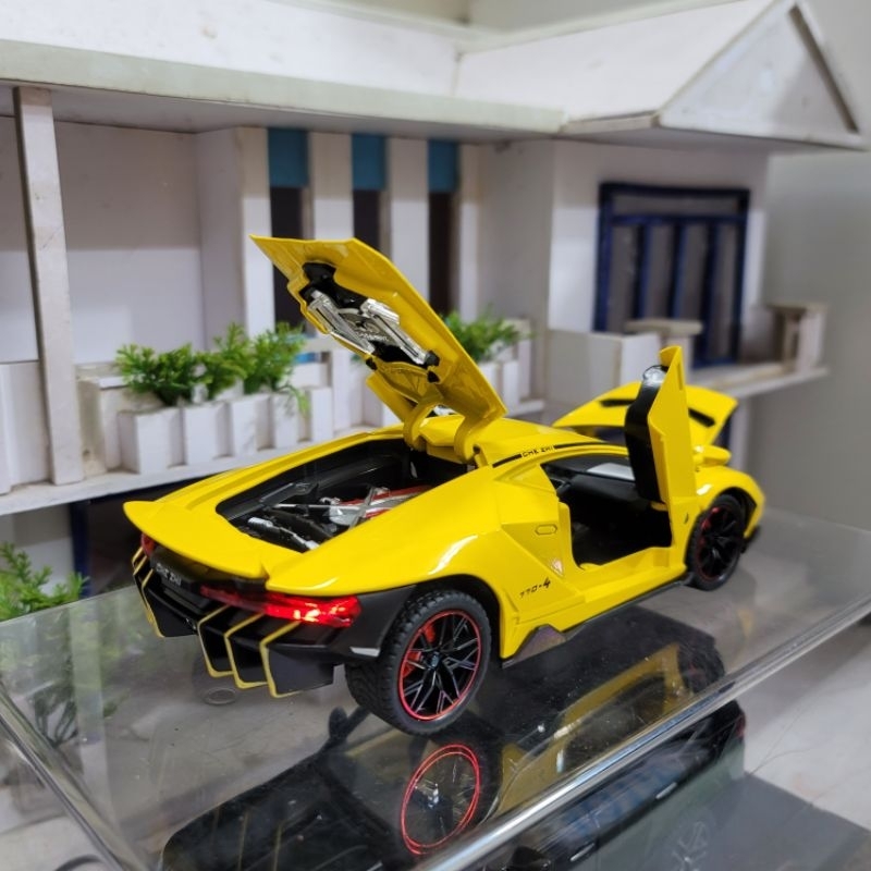 Mô hình xe Lamborghini Centenario tỉ lệ 1:24 có còi, có đánh lái và chạy cót