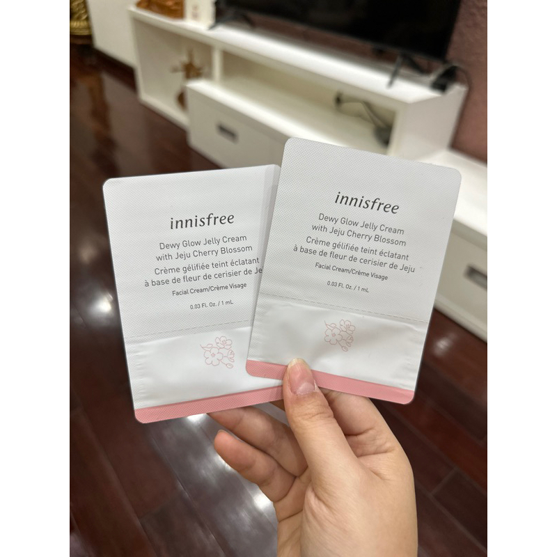 Gel dưỡng hoa anh đào sáng da Innisfree Jeju Cherry Blossom Dewy Glow Jelly Cream