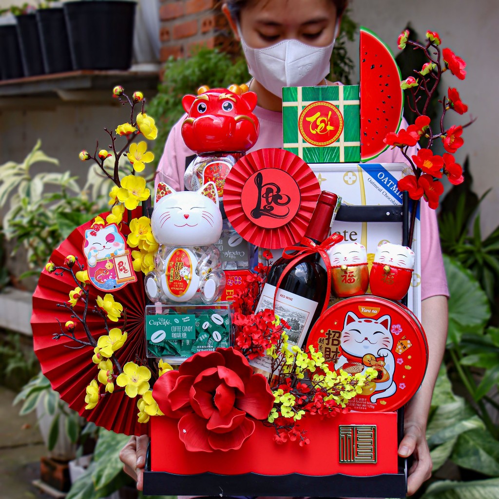 [HOẢ TỐC] Giỏ Quà Tết SET01 BÔNG ĐỎ Đủ Phụ Kiện Giỏ Quà Sang Trọng Làm Quà Mừng Xuân Đón Tết