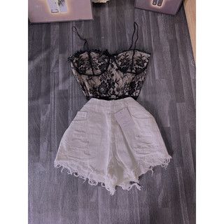 Set áo 2 dây ren khoá kéo sau kèm quần short jean đính nút rách tua rua