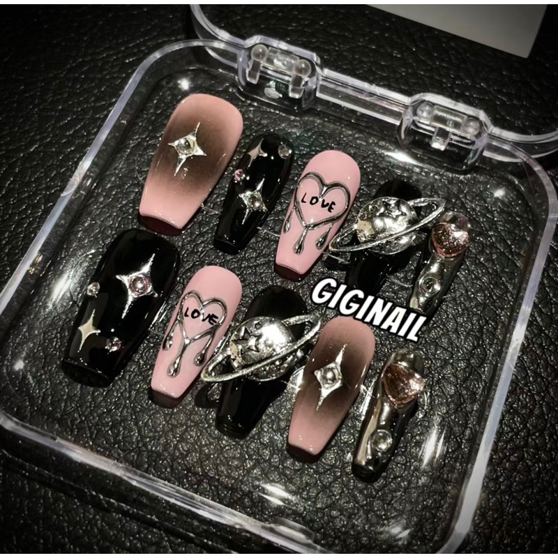 Nailbox thiết kế y2k đen hồng