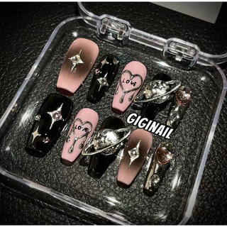 Nailbox thiết kế y2k đen hồng