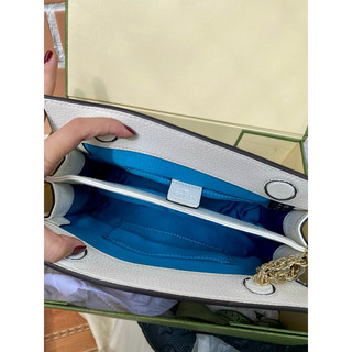 Túi hoa đỏ