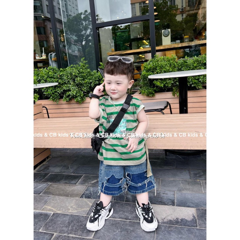 Bộ kẻ xanh lá bé trai