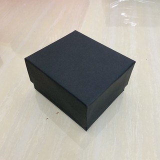 Hộp đồng hồ màu đen không kèm gối bông