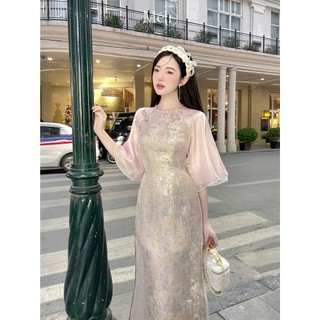 Áo dài Giai Kỳ - Chất liệu: taffta nhũ, phom dáng: áo dài ôm, cổ yếm, có mút
