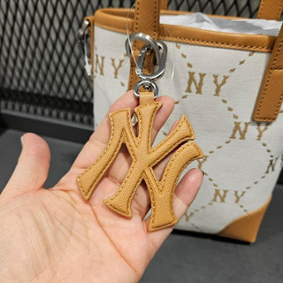 [ CHÍNH HÃNG ] Túi đeo chéo MLB monogram kèm móc khoá