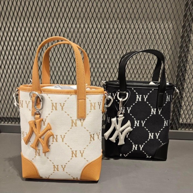 [ CHÍNH HÃNG ] Túi đeo chéo MLB monogram kèm móc khoá
