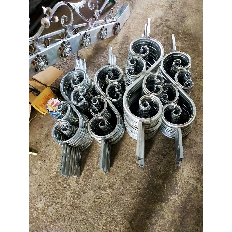 hoa văn sắt hộp cầu thang vuông 16 cao 85 rộng 22cm