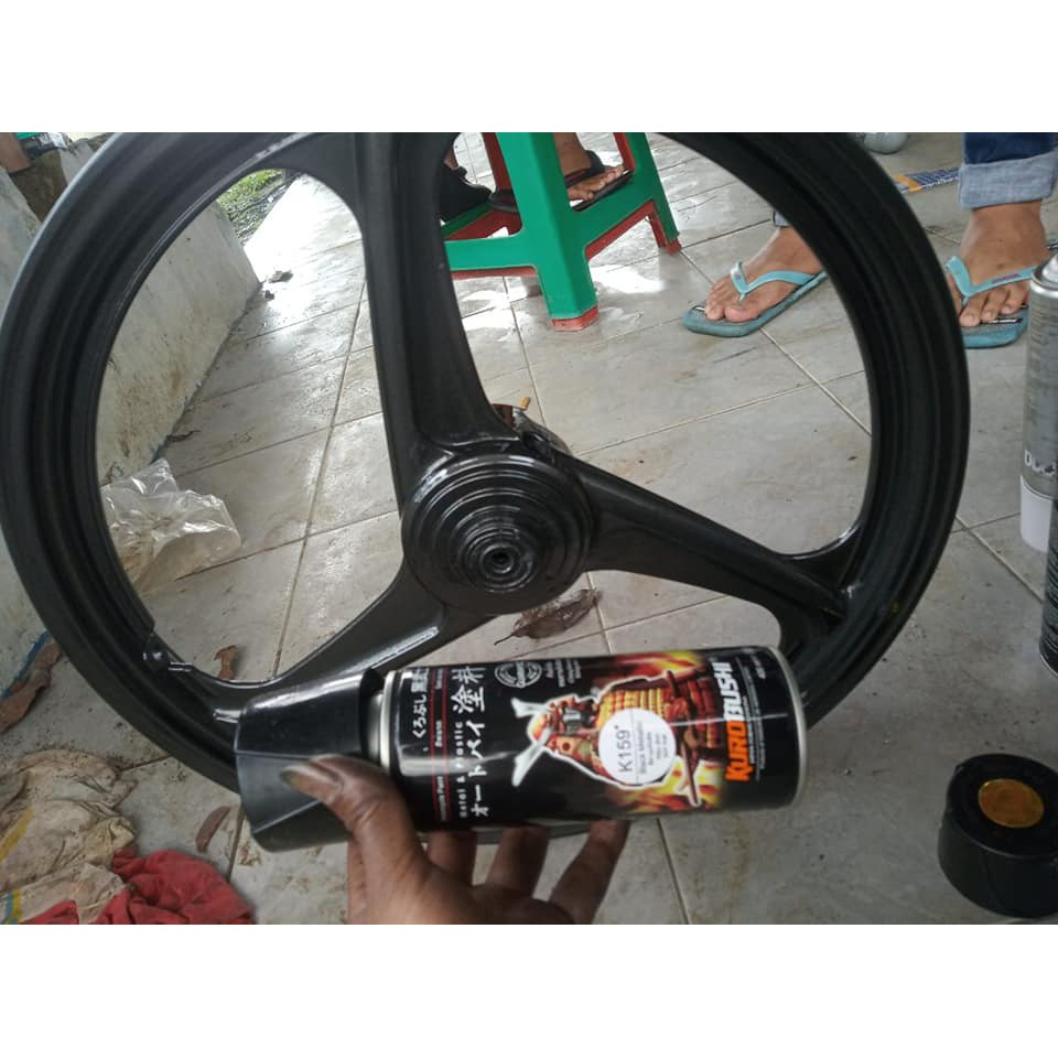 Sơn Samurai màu đen kim loại K159 chính hãng, sơn xịt phủ dàn áo xe máy 400ml chống nứt nẻ, kháng xăng