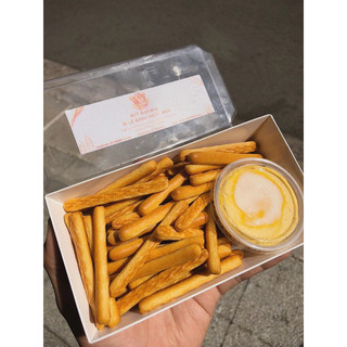 Bánh que bơ sữa chấm xốt