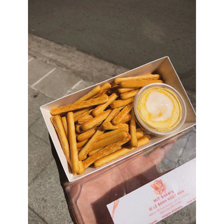 Bánh que bơ sữa chấm xốt