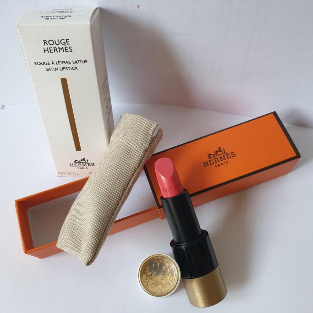Son Hermes rouge siêu xinh, son thỏi lì Hermes chính hãng, có độ bám lâu lên tới cả ngày. etudehouse