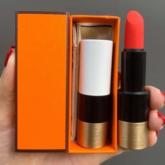 Son Hermes rouge siêu xinh, son thỏi lì Hermes chính hãng, có độ bám lâu lên tới cả ngày. etudehouse