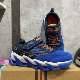 Giày skechers chính hãng của bé.