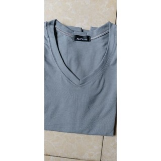 Áo thun trơn cổ tim