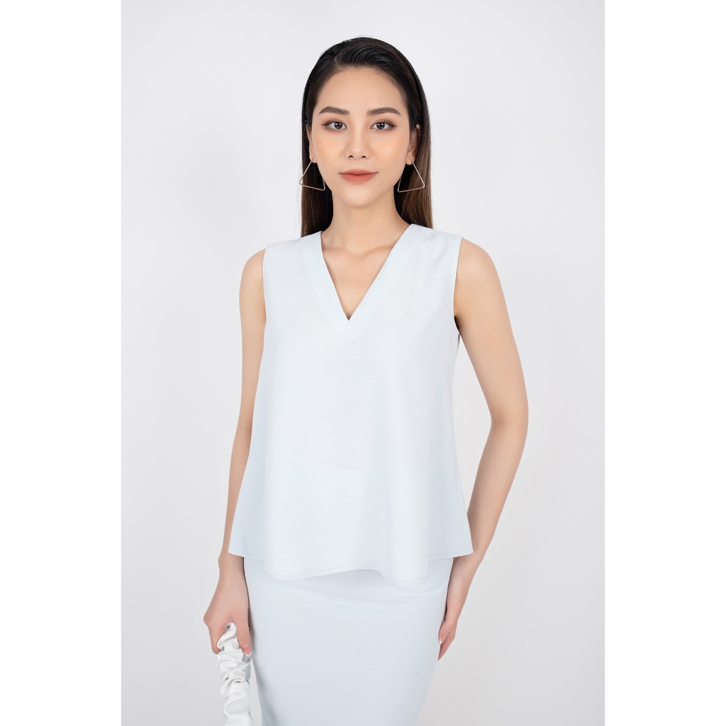 BAI32609 - Áo sơ mi công sở vải lụa dáng suông cổ V tay sát nách - PANTIO