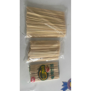 Que xiên lạp xưởng Hà Khẩu, xúc xích, viên chiên