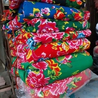 Vải thô chéo hoa hồng và chim công