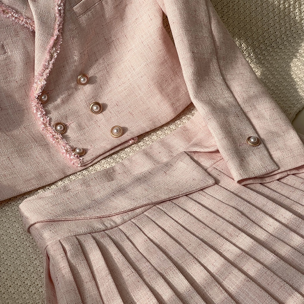 DARLING.ISM - Set áo khoác và chân váy xếp li Jane Set vải tweed hồng