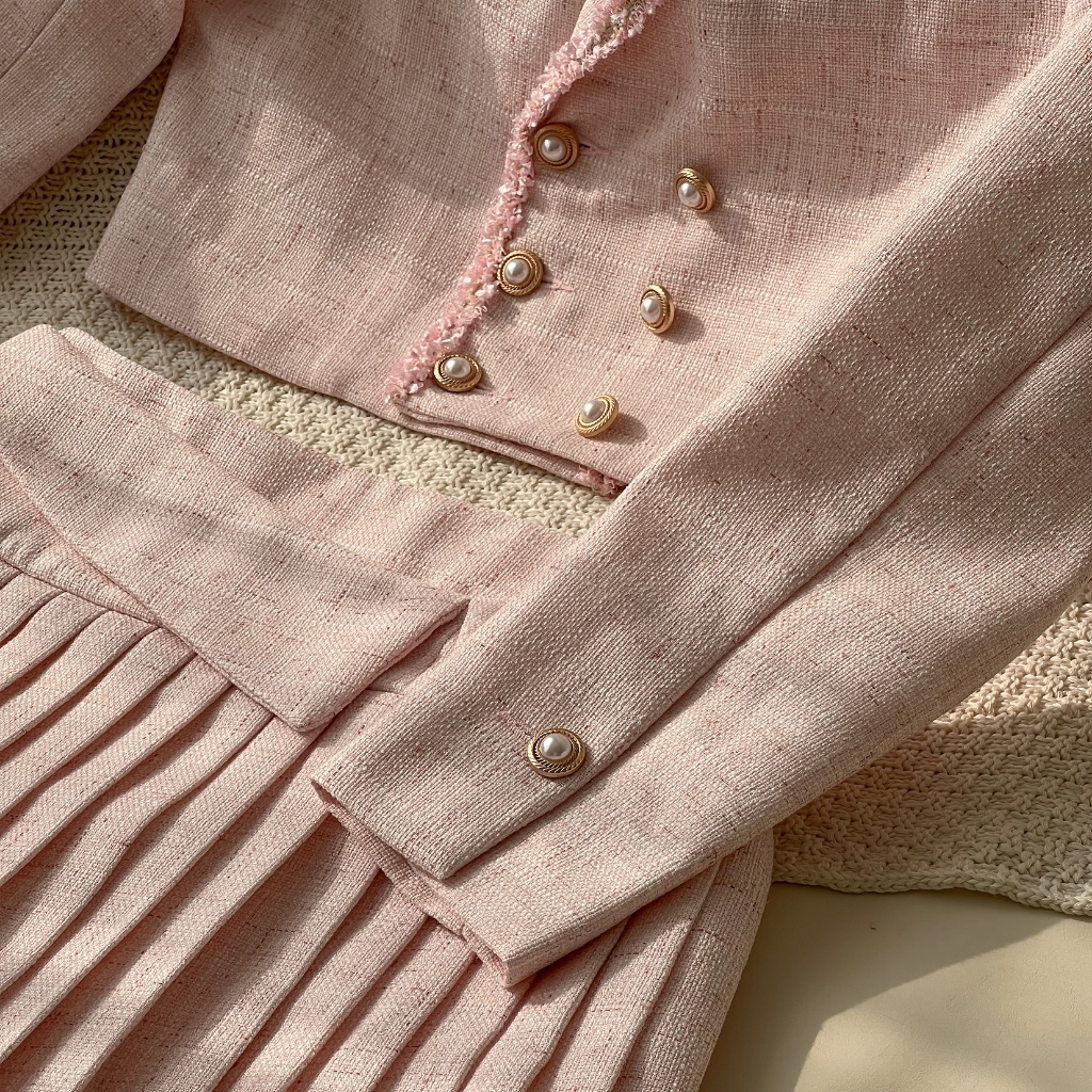 DARLING.ISM - Set áo khoác và chân váy xếp li Jane Set vải tweed hồng