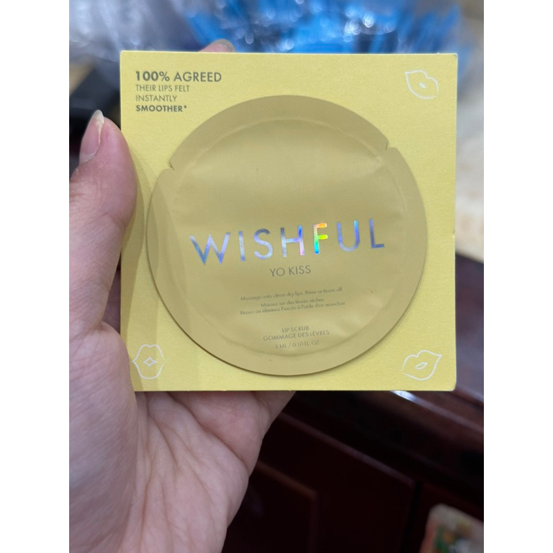 Tẩy tế bào chết môi Wishful Yo Kiss lip scrub