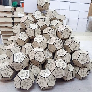 Lịch gỗ để bàn năm 2024