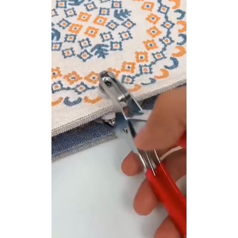 Kìm Bấm Cúc kèm cúc
