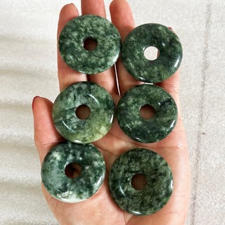 Đồng điếu đá thật của Việt nam đeo cổ màu xanh lá đường kính 3.5 cm cho mệnh Hỏa và Mộc