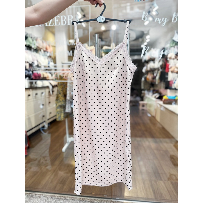 Đầm lụa chấm bi viền ren