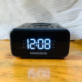 Đài radio đồng hồ báo thức fm, usb, bluetooth magnavox mcr41808 kiêm sạc không dây hàng mỹ