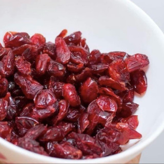 Nam Việt Quất Cranberry sấy khô 100gr làm bánh, làm kẹo hoặc ăn vặt