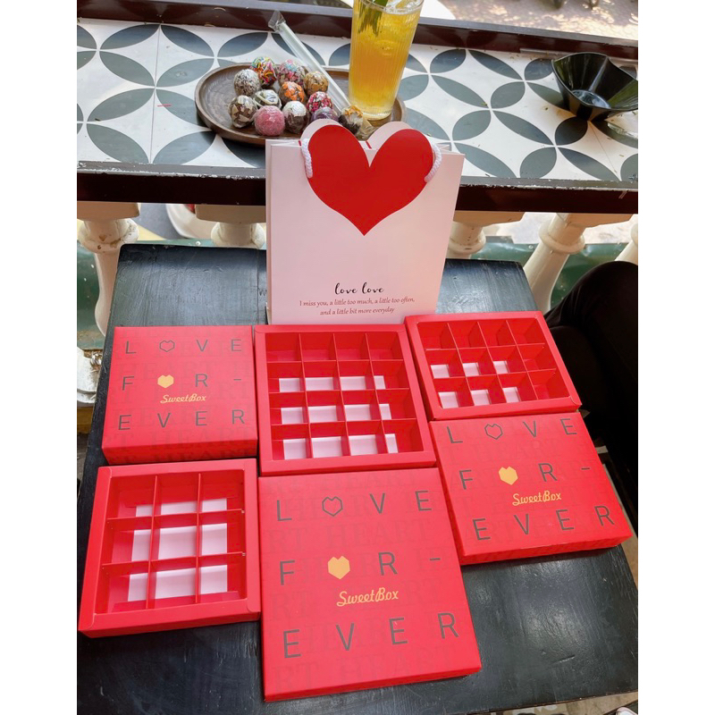 hộp socola đỏ love kèm túi