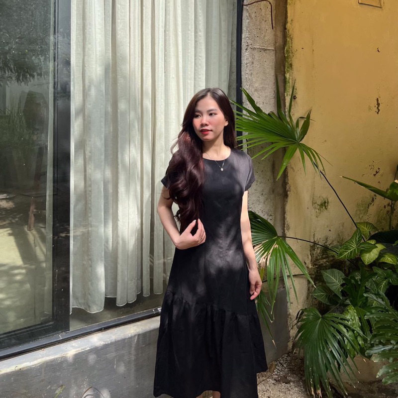 Đầm đuôi cá mảnh dáng dài màu đen