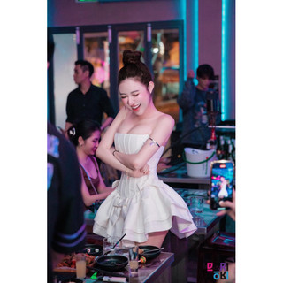 ĐẦM CÚP XOÈ TẦNG ĐÍNH NƠ, CÓ GỌNG LATEX ĐỊNH HÌNH DÁNG