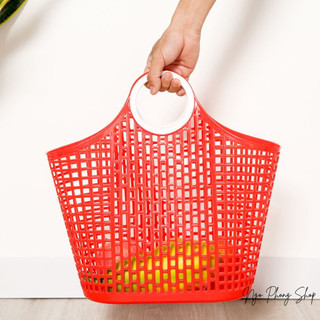 Giỏ xách thái nhỏ/lớn Duy Tân. Giỏ có quai cầm nhựa chắc chắn, thiết kế mặt lưới thông thoáng.