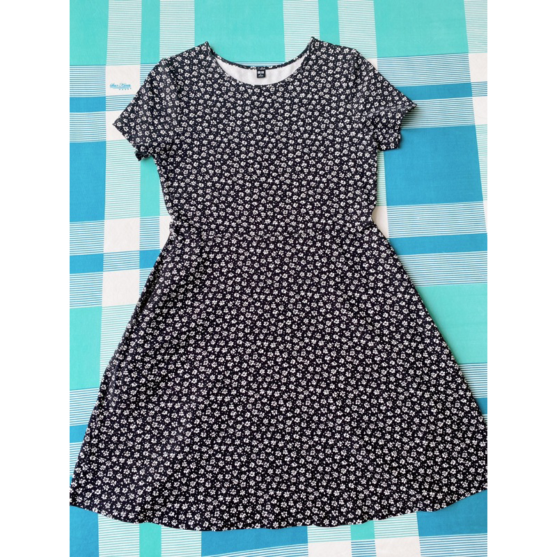 Đầm thun hoa Uniqlo size L