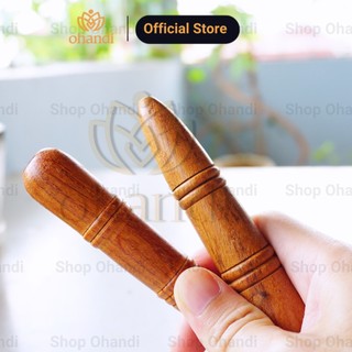 Dụng cụ day ấn huyệt truyền thống bằng gỗ thơm bách xanh - combo 2 cây bấm huyệt