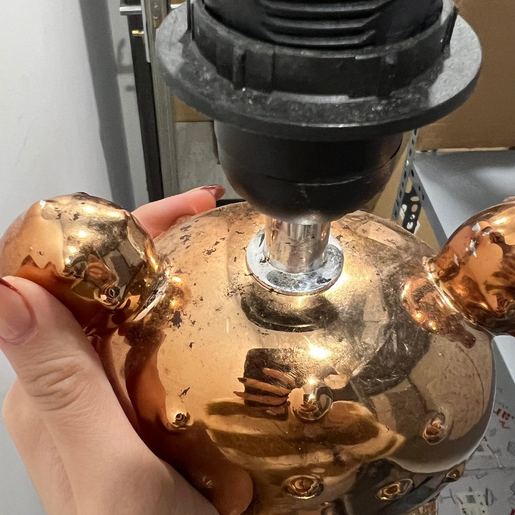 Đèn bàn ngủ LART 17512 thân hình bình xương rồng có 2 nhánh độc đáo với dây tắt bật dùng nhiều loại bóng