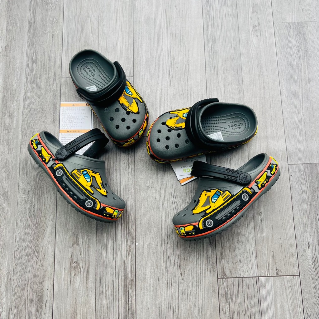 Dép sục Crocs màu ghi máy xúc xuất dư cho bé trai ( À ơi baby )