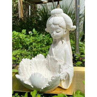 Tượng cô gái Trung ôm hoa size lớn