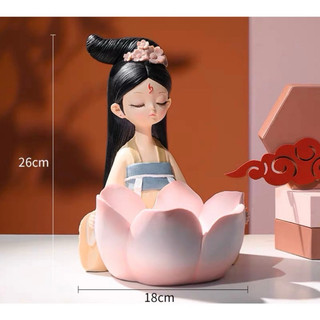 tượng cô gái Trung ôm hoa sen