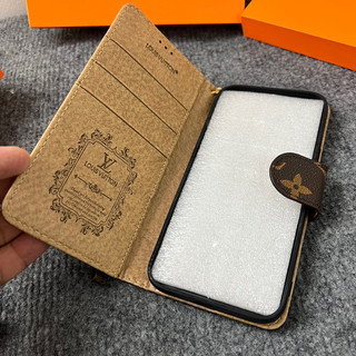 Bao da iPhone 12promax ,nắp có gài không bị bung rất chắc chắn, có nhiều ngăn để thẻ tiện lợi