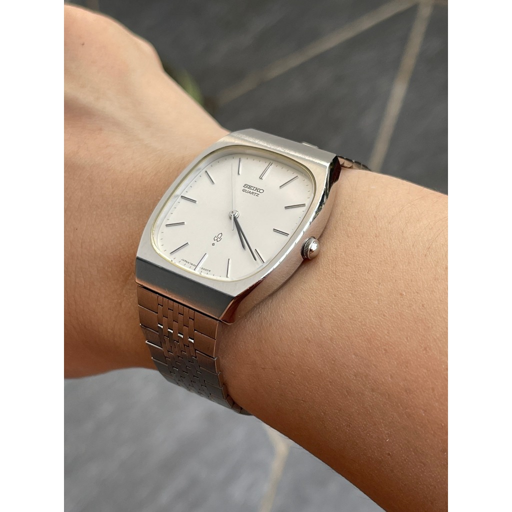 Đồng hồ nam Seiko mặt tank bầu chạy pin hàng Si