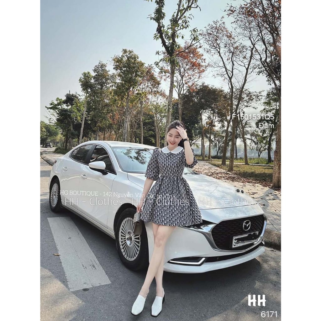 Đầm xòe họa tiết phối cổ sen trắng tay phồng