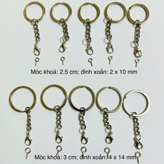 Móc khóa tròn có càng cua và đinh xoắn làm handmade