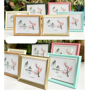 Khung ảnh để bàn bằng gỗ tự nhiên, khung tranh treo tường chắc chắn, nhiều mẫu mã phù hợp với mọi kích thước.