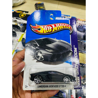 Xe hot wheels lamborghini aventador lp 700-4