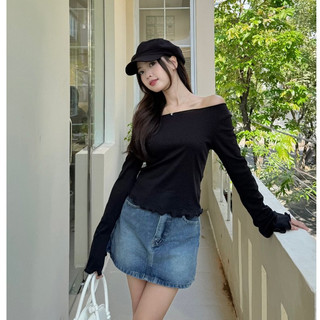 Áo len viền cuốn biên trễ vai tay dài ống loe