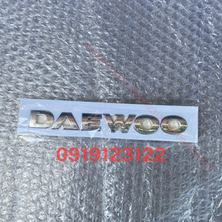 Logo chữ daewoo dán đuôi xe